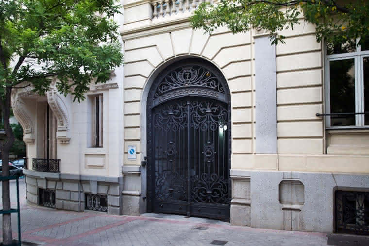 Diseño y fabricación de puertas automáticas