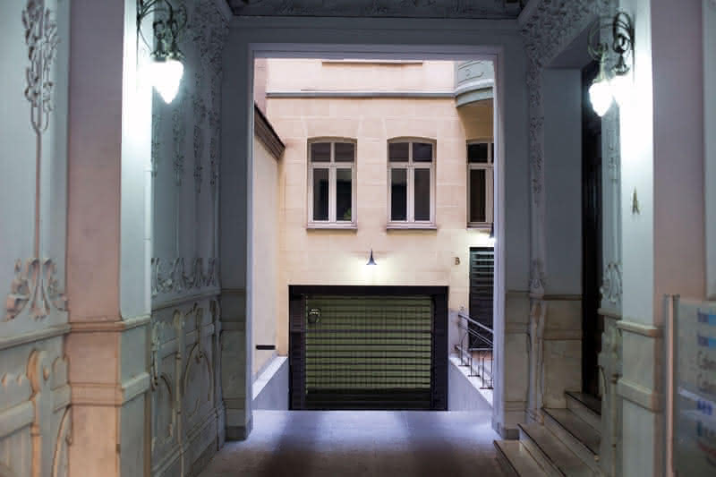 Solución para ruidos en comunidades de vecinos mediante puertas automáticas