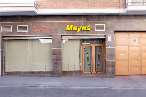 MAYNS Automatización de puertas 1 oficina